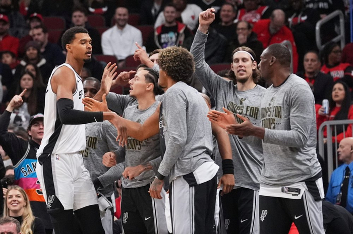 荷甲集结日再迎强敌，圣安东尼奥马刺绝杀压哨，主帅态度——信心回归，年轻球员得到机会的简单介绍-九游官方网站